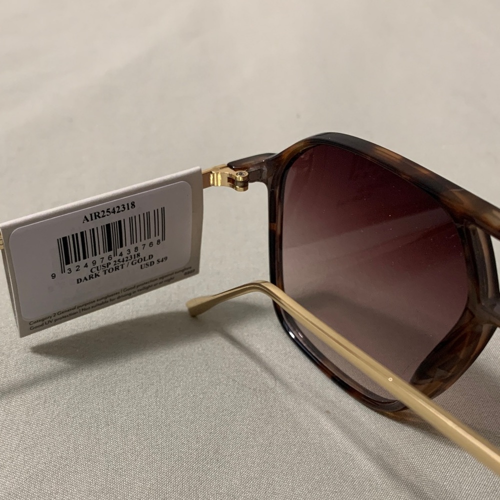 Classic Tortoise Shell Sunglasses - Picture 5 of 6